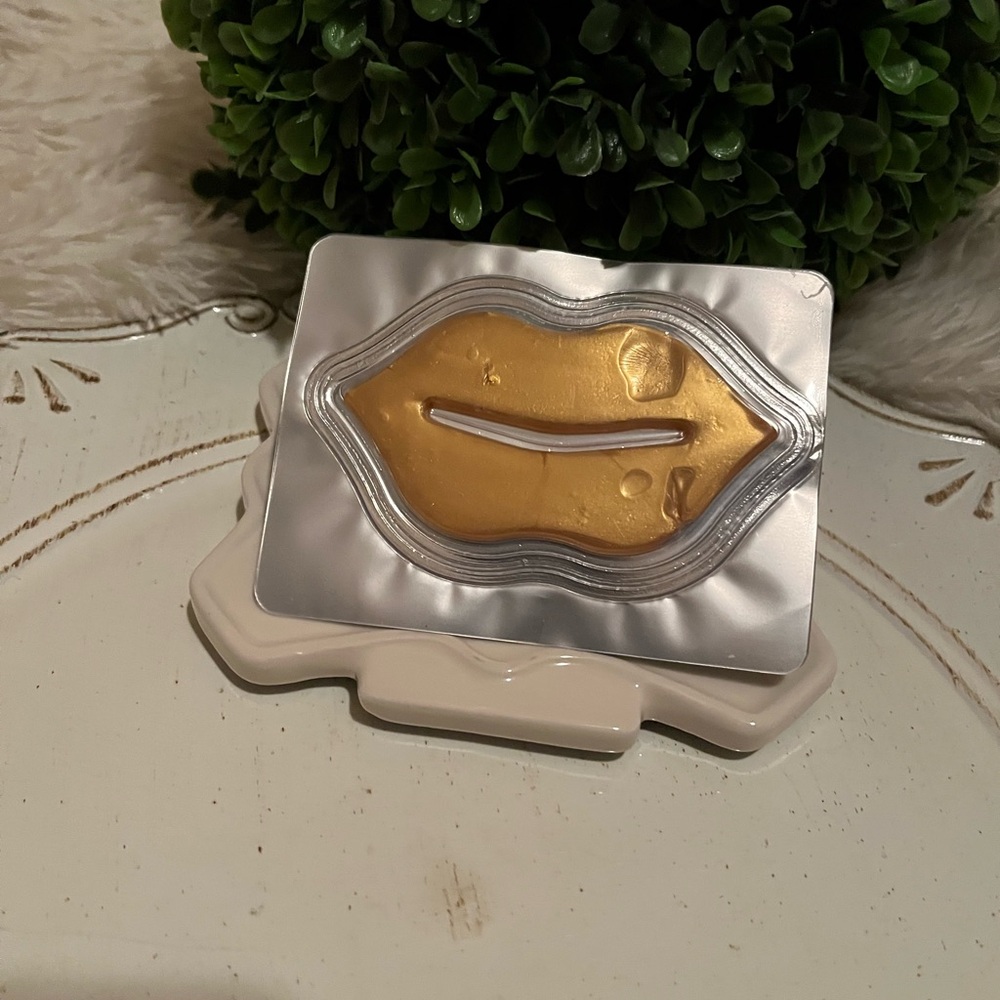 🆓 with purchase lip Mask new